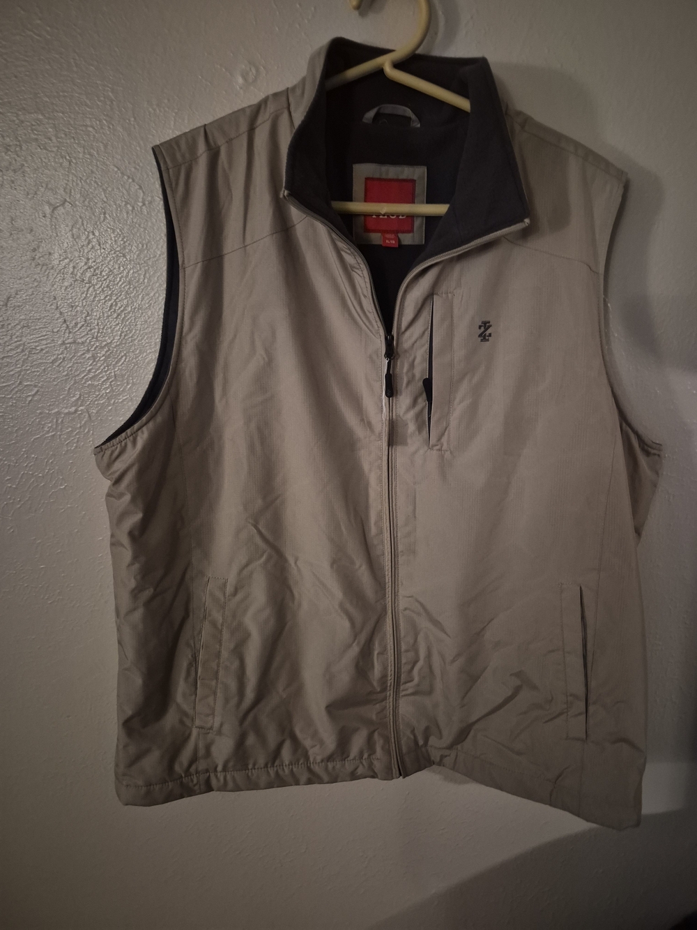 Izod Men's Light Beige Zip-Up Vest with Contrast Collar
